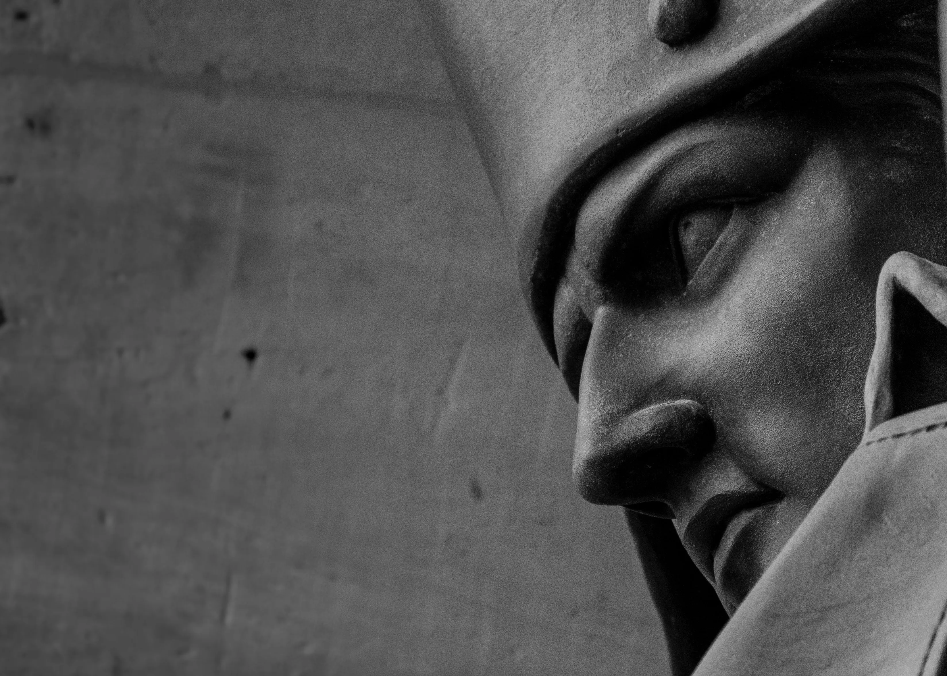 La Artillería del Pensamiento: IA, Precisión y Estrategia en Sistemas Críticos